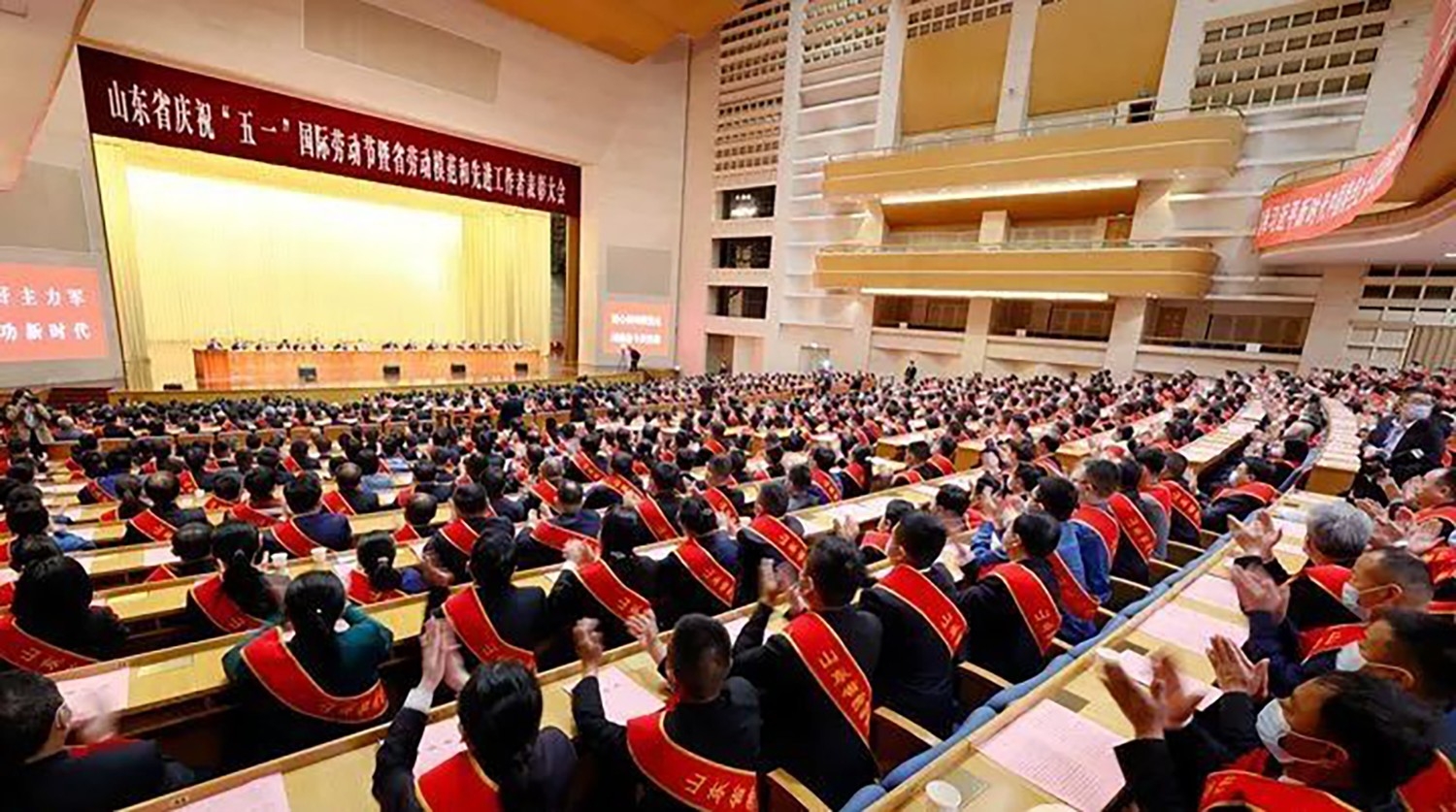 喜報(bào)！李永勝董事長被授予“山東省勞動(dòng)模范”稱號 受省委、省政府表彰 (1)