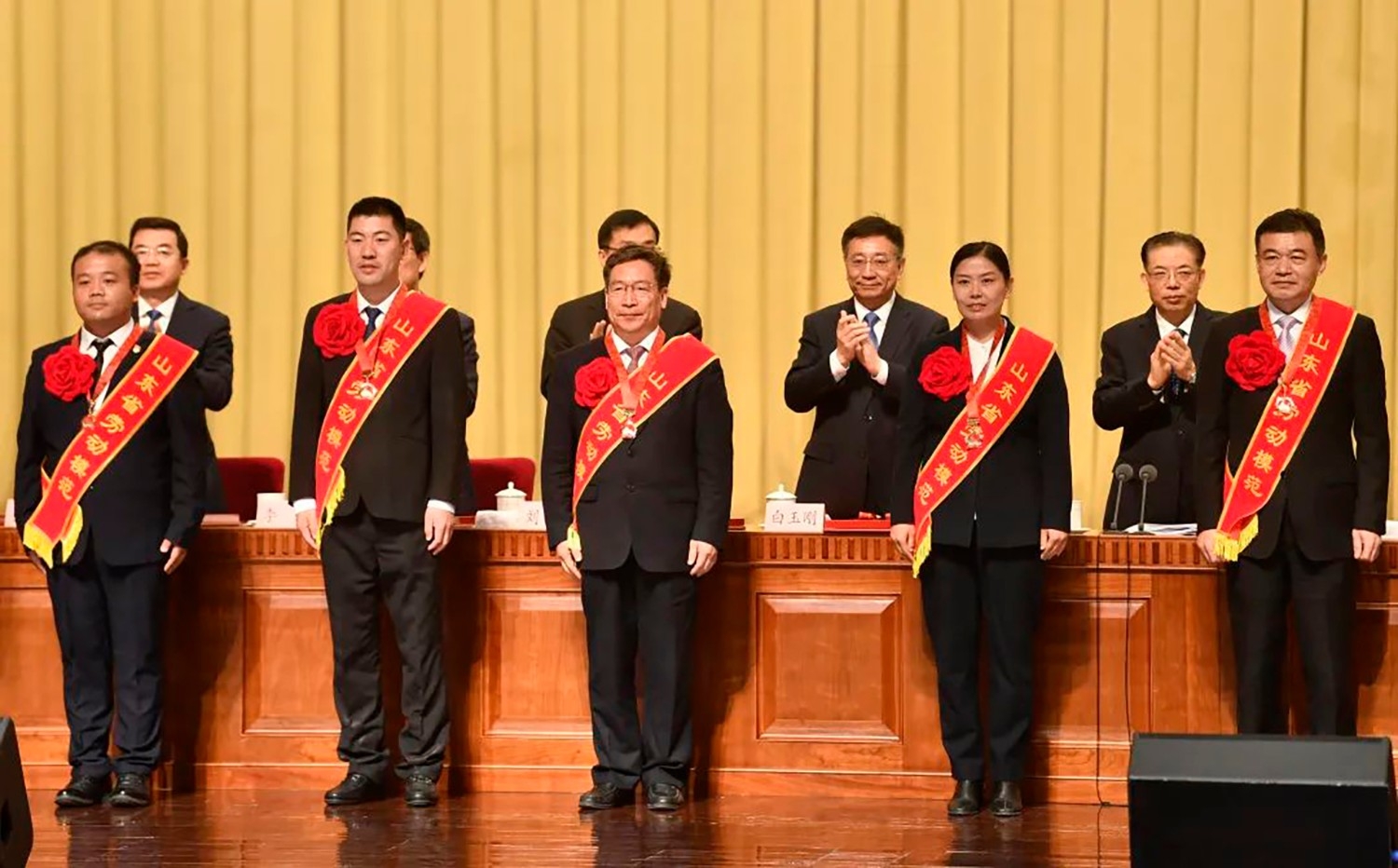 喜報(bào)！李永勝董事長被授予“山東省勞動(dòng)模范”稱號 受省委、省政府表彰 (2)